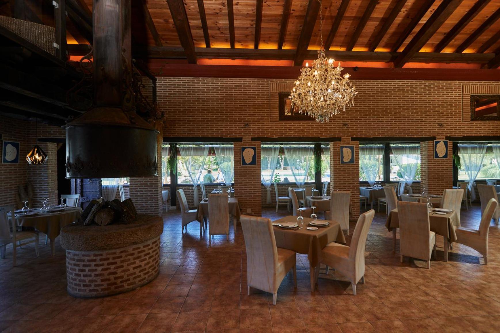 Hotel El Mirlo Blanco Канделеда Екстериор снимка