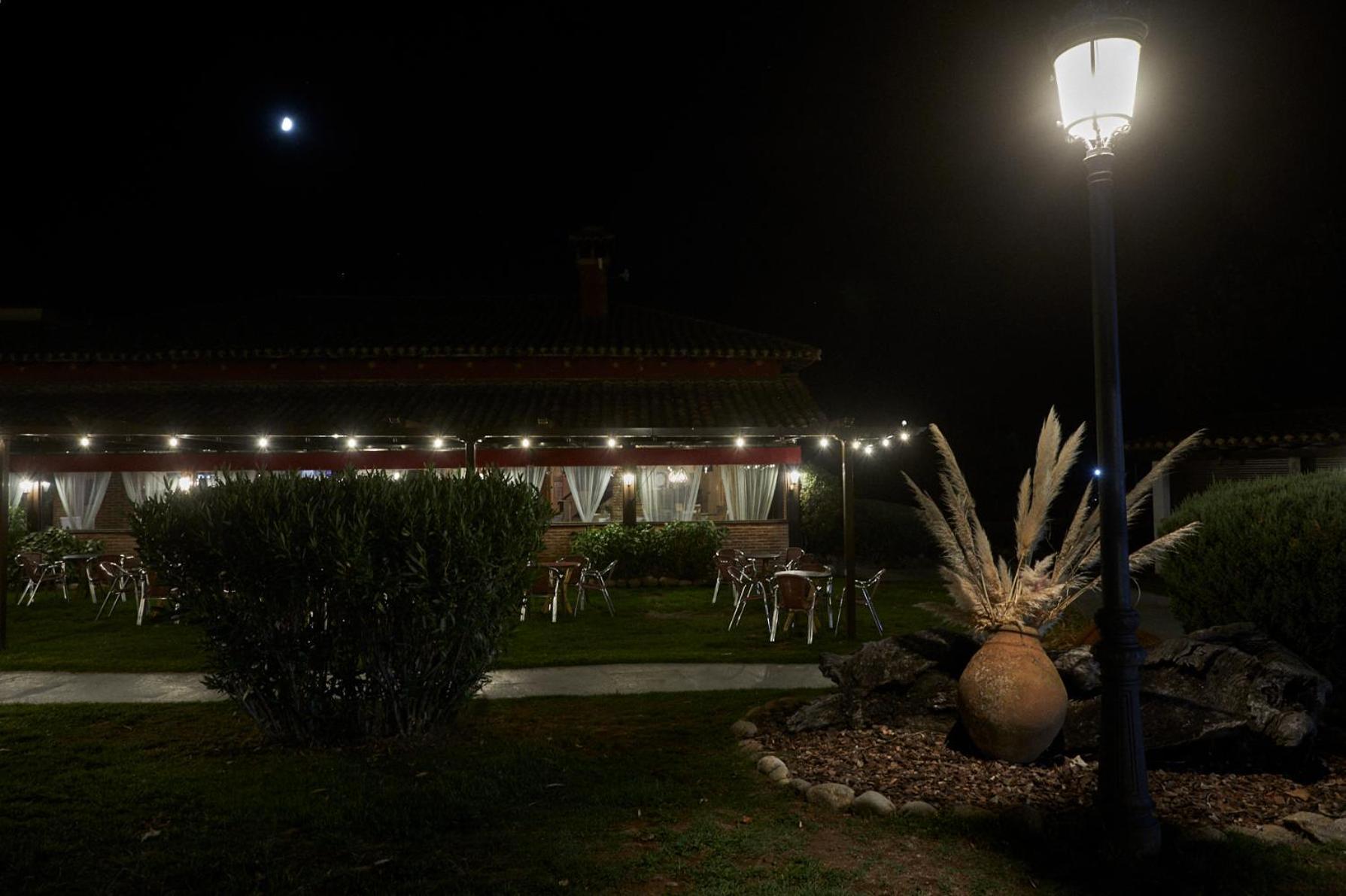Hotel El Mirlo Blanco Канделеда Екстериор снимка