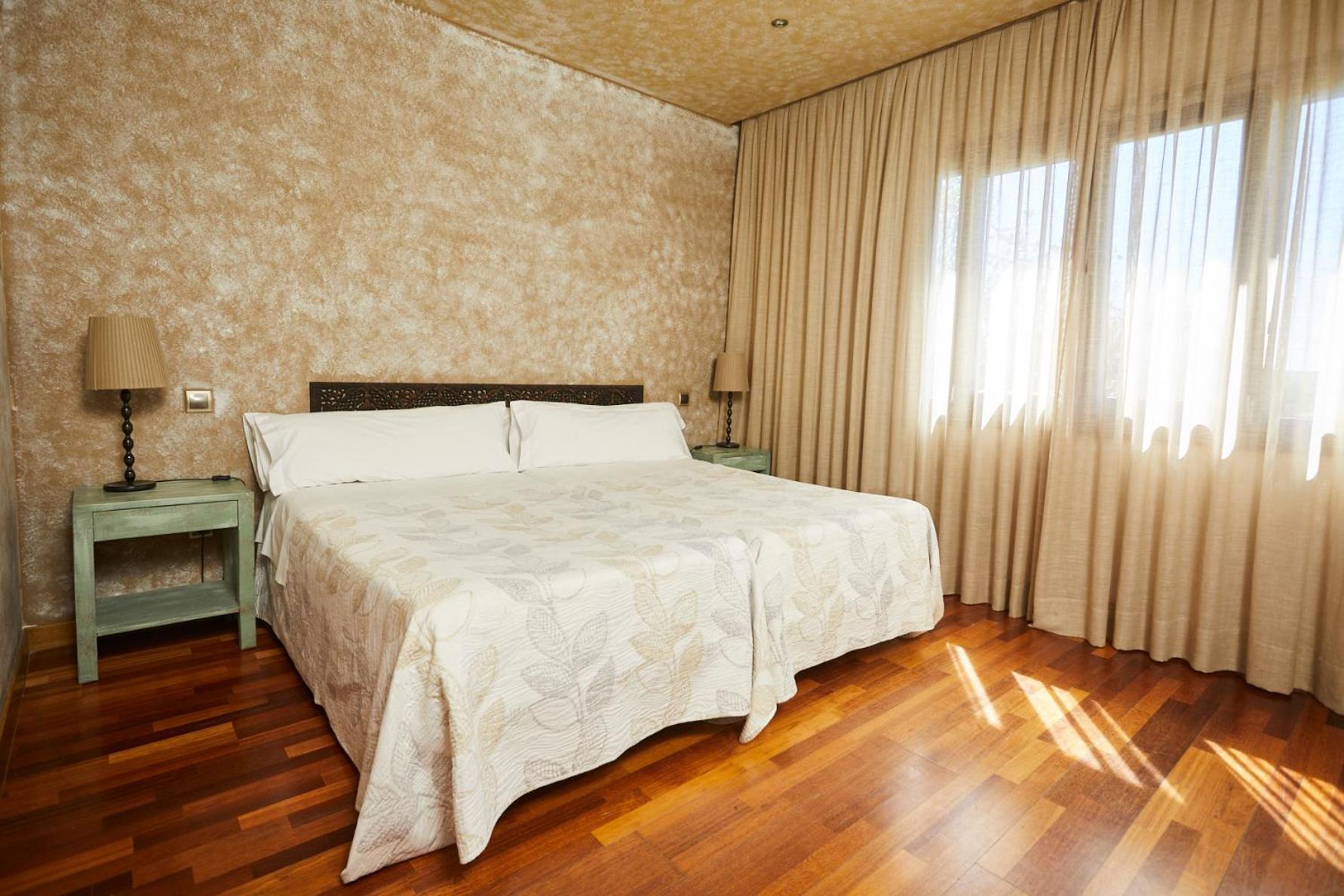 Hotel El Mirlo Blanco Канделеда Екстериор снимка