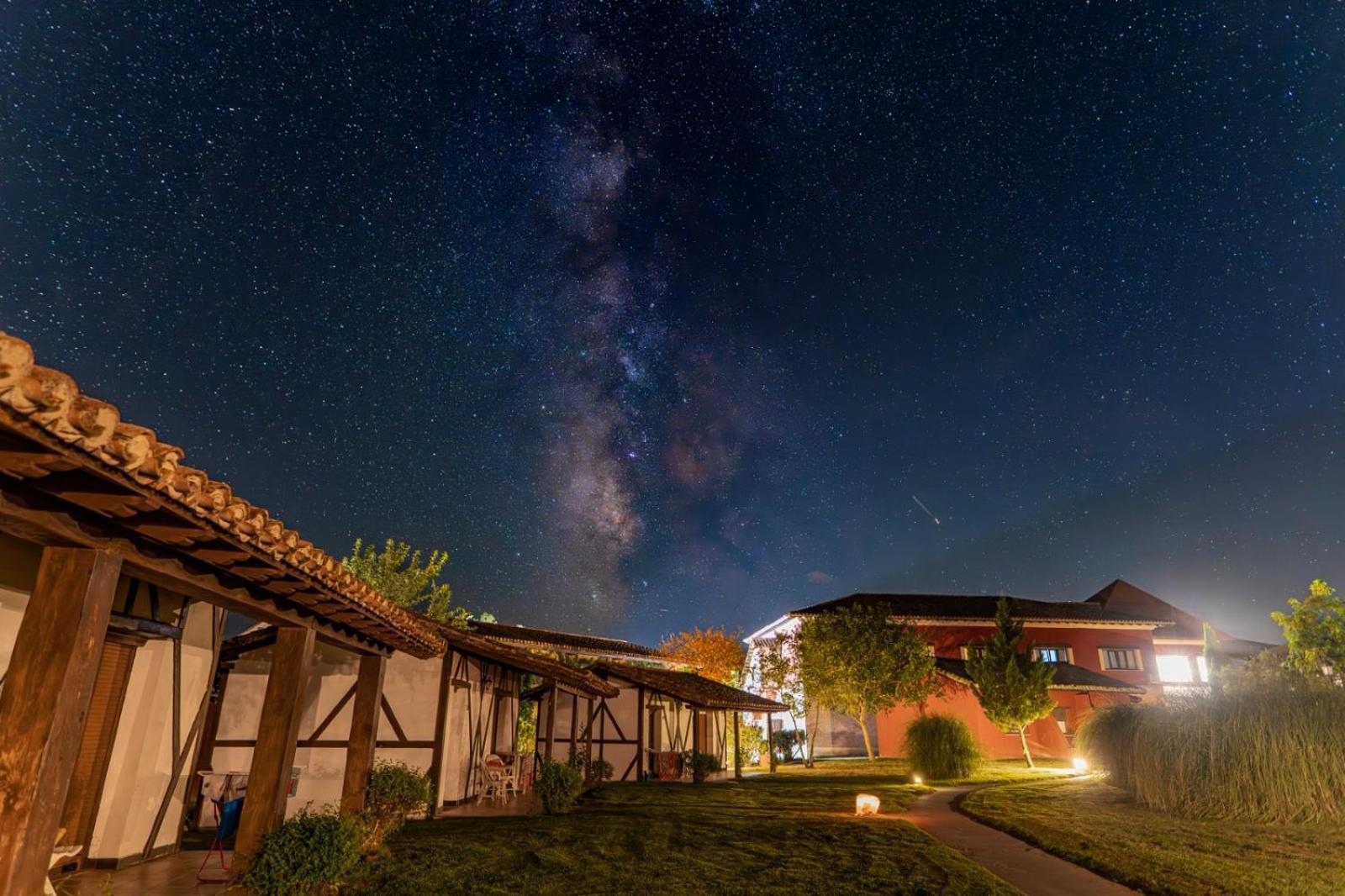 Hotel El Mirlo Blanco Канделеда Екстериор снимка